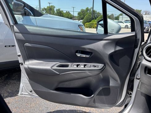 Used 2025 Nissan Versa SV FWD image 18
