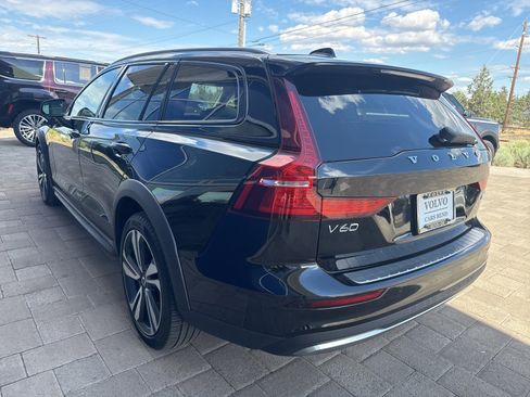 Used 2023 Volvo V60 B5 Cross Country Plus w/ Climate Package image 3