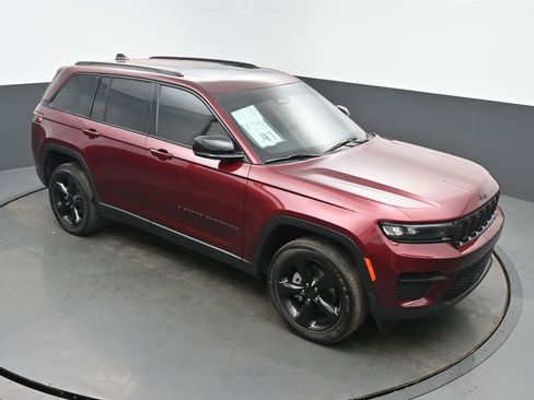 Used 2023 Jeep Grand Cherokee Altitude image 44