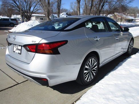 Used 2024 Nissan Altima 2.5 SV image 7