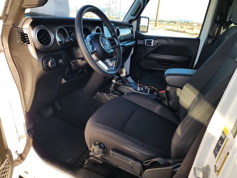 Used 2023 Jeep Gladiator Overland AWD/4WD image 19