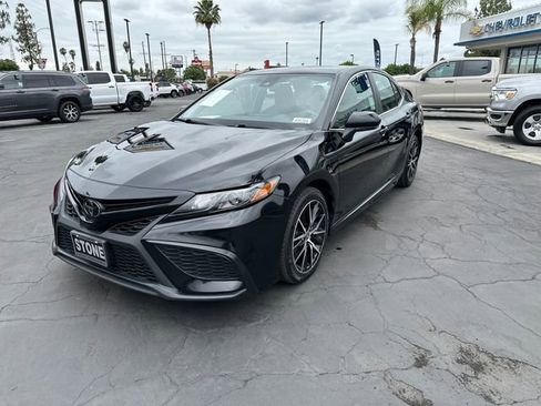 Used 2024 Toyota Camry SE FWD image 3