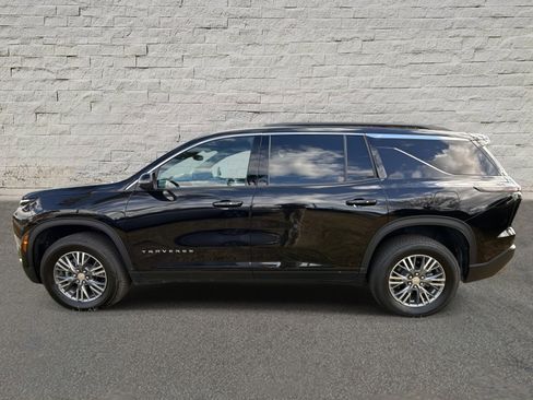 Used 2025 Chevrolet Traverse LT image 8