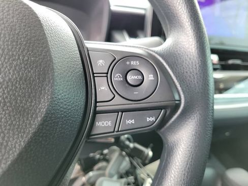 Used 2025 Toyota Corolla LE FWD image 22