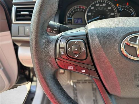 Used 2015 Toyota Camry LE FWD image 14