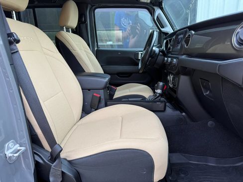 Used 2021 Jeep Wrangler Unlimited Sahara AWD/4WD image 9