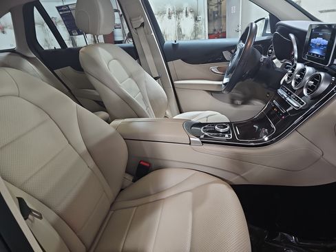 Used 2019 Mercedes-Benz GLC 300 4MATIC image 10