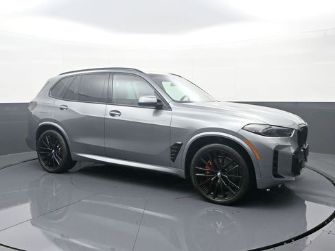 Used 2024 BMW X5 xDrive40i w/ M Sport Package image 3