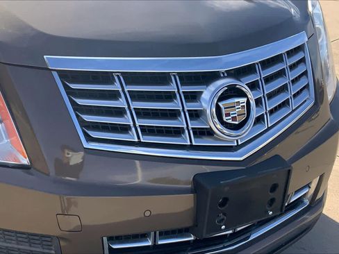 Used 2015 Cadillac SRX Luxury w/ Driver Awareness Package image 29