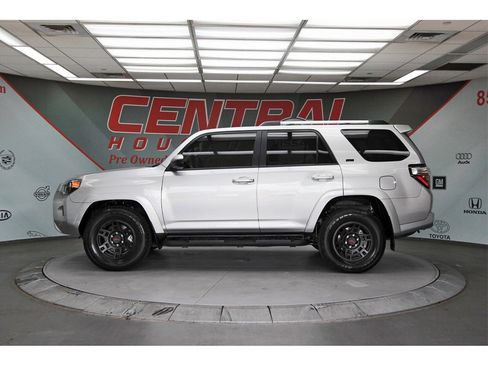 Used 2024 Toyota 4Runner SR5 image 3
