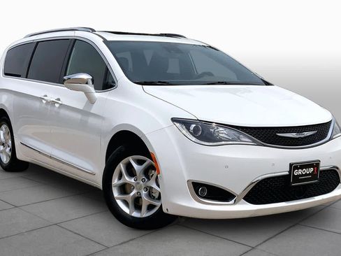Used 2020 Chrysler Pacifica Limited w/ Advanced Safetytec Group FWD image 3