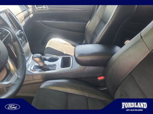 Used 2018 Jeep Grand Cherokee Altitude AWD/4WD image 15