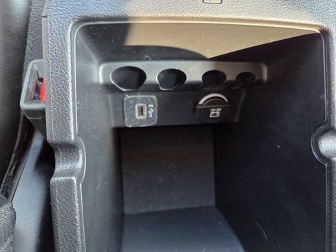 Used 2020 Jeep Cherokee Trailhawk w/ Cold Weather Group AWD/4WD image 27