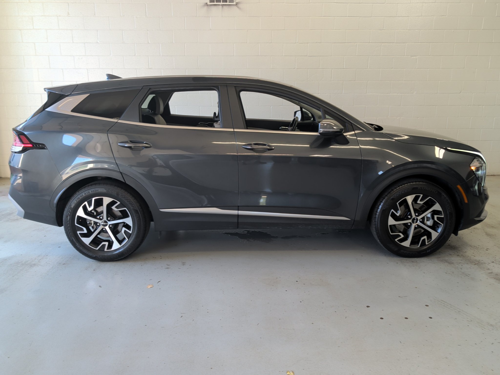 Certified 2023 Kia Sportage EX FWD image 2
