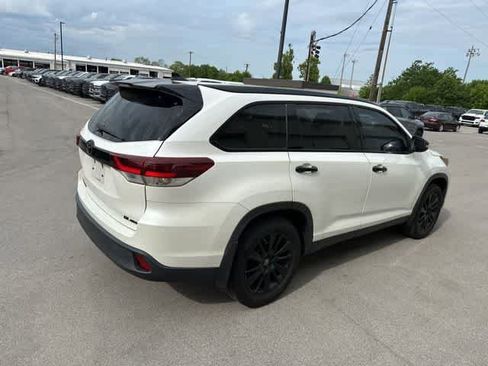 Used 2019 Toyota Highlander SE w/ Nightshade Edition AWD/4WD image 21