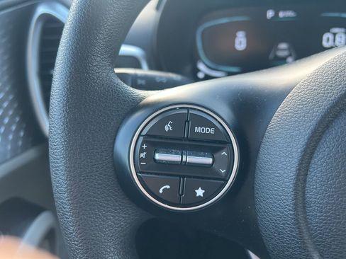 Used 2025 Kia Soul LX w/ LX Technology Package image 16