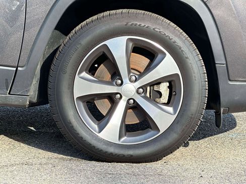 Used 2022 Jeep Cherokee Limited image 7