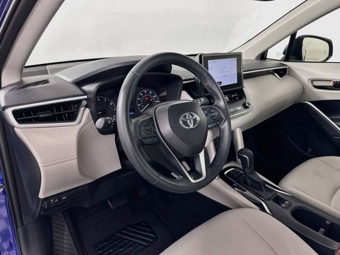 Used 2025 Toyota Corolla Cross LE FWD image 9