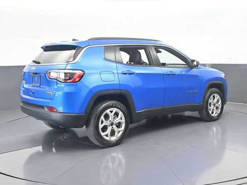 Used 2025 Jeep Compass Latitude AWD/4WD image 6