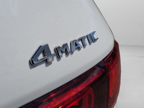 Used 2023 Mercedes-Benz GLB 250 4MATIC image 9