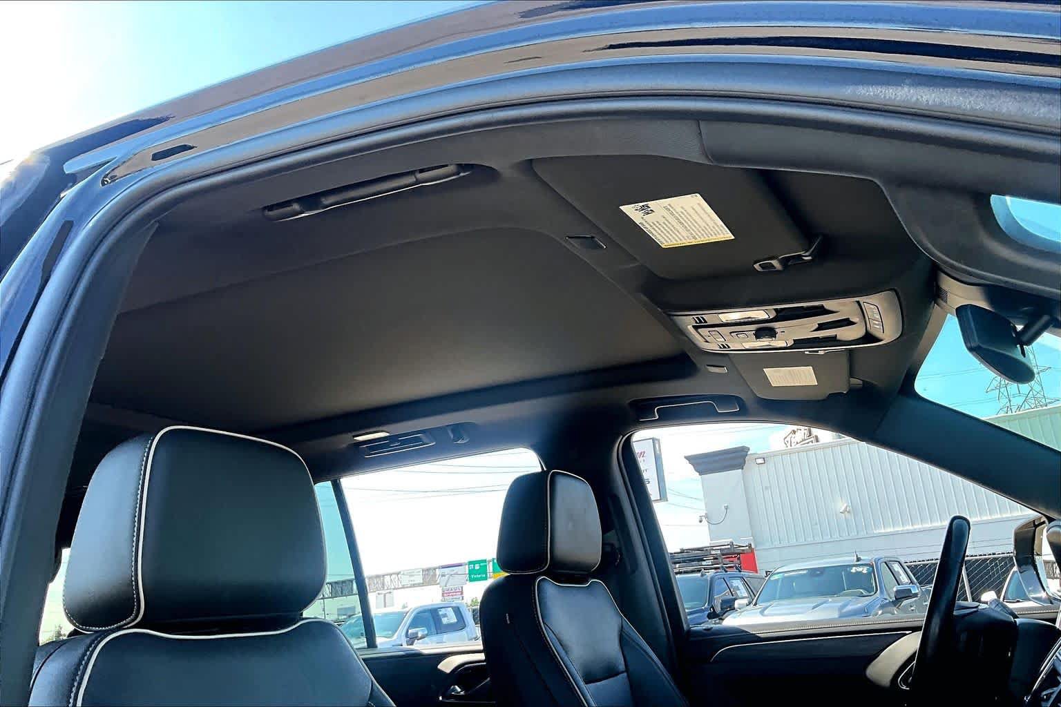 Used 2023 GMC Yukon SLT RWD image 14