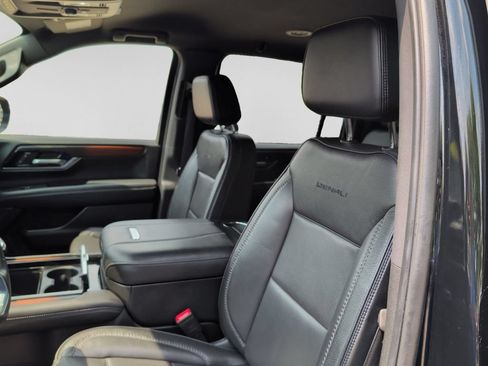 Used 2025 GMC Yukon XL Denali AWD/4WD image 17