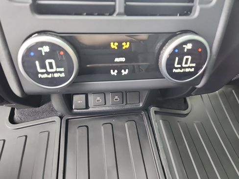 Certified 2024 Land Rover Discovery S image 26