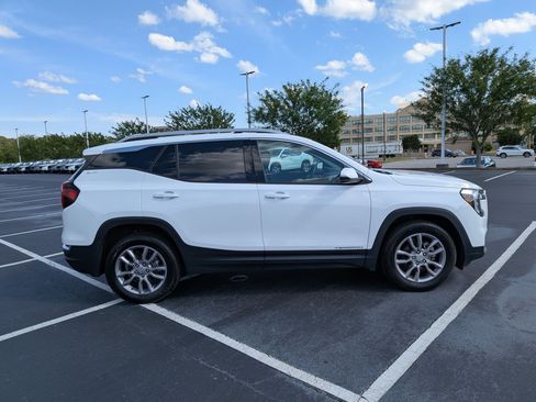 Used 2024 GMC Terrain SLT AWD/4WD image 2