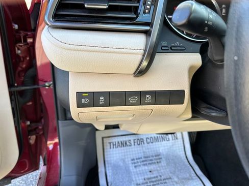 Used 2020 Toyota Camry LE image 21