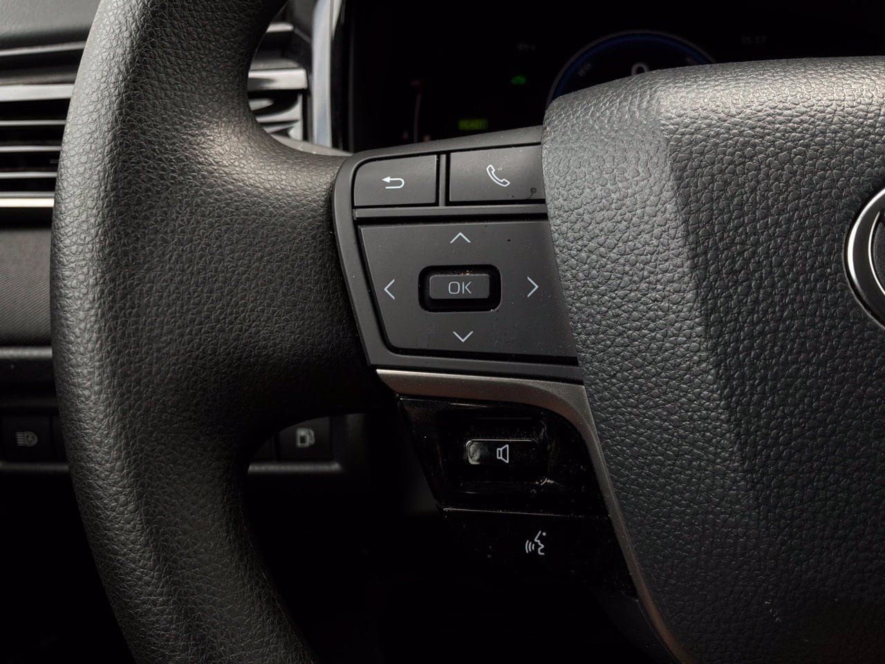 Used 2026 Toyota Camry LE FWD image 35