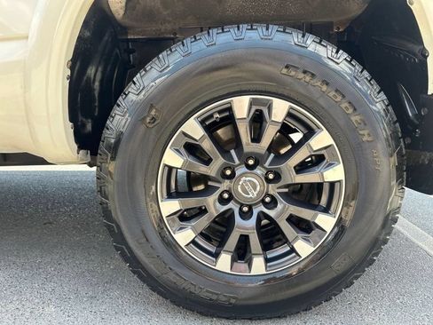 Used 2018 Nissan Titan PRO-4X w/ Pro-4x Convenience Package AWD/4WD image 26