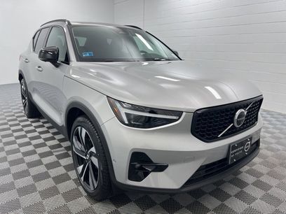 New 2025 Volvo XC40 B5 Plus w/ Protection Package Premier