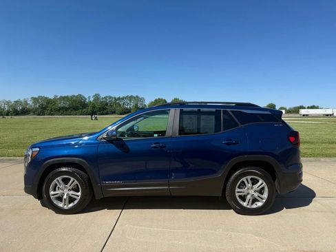 Used 2022 GMC Terrain SLE w/ Driver Convenience Package AWD/4WD image 9