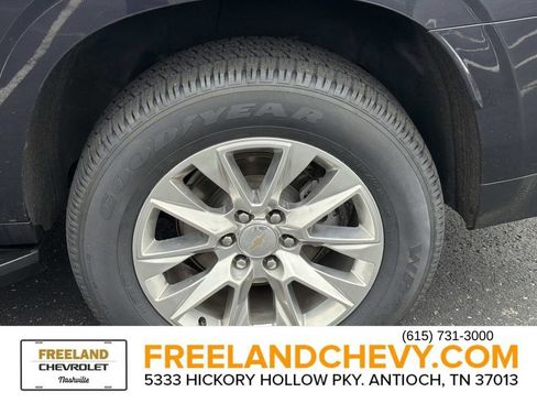 Used 2023 Chevrolet Suburban Premier image 11