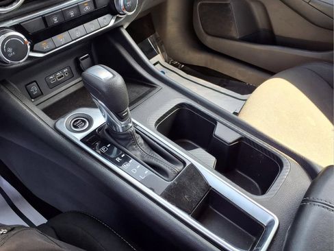 Used 2024 Nissan Sentra SV FWD image 14