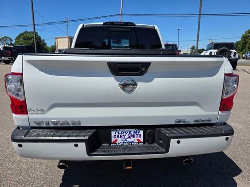 Used 2017 Nissan Titan SL w/ Chrome Package AWD/4WD image 6