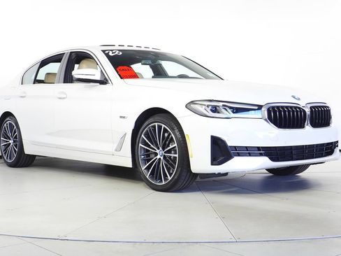 Used 2023 BMW 530e 530e iPerformance w/ Convenience Package image 4