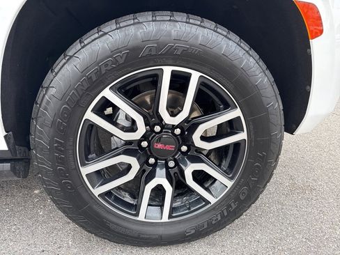 Used 2023 GMC Yukon XL AT4 w/ Technology Package image 40