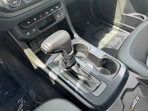 Used 2021 Chevrolet Colorado Z71 AWD/4WD image 12
