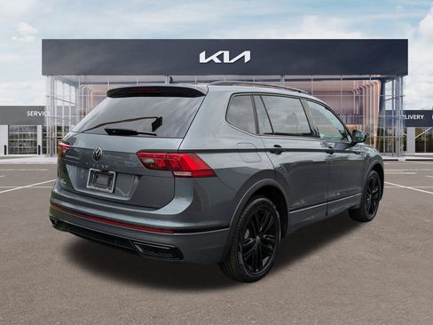 Used 2022 Volkswagen Tiguan SE R-Line FWD image 4