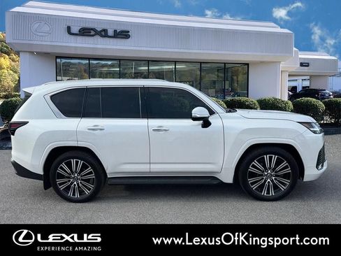 Used 2024 Lexus LX 600 4WD w/ Luxury Package image 5