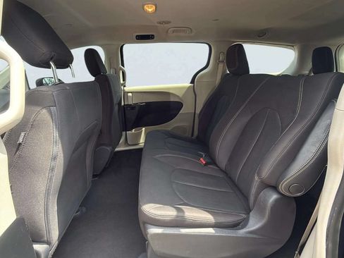 Used 2020 Chrysler Voyager L FWD image 18