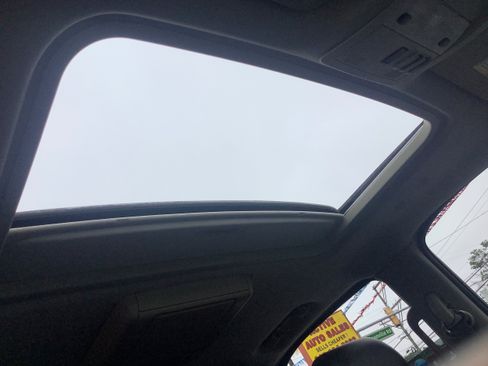 Used 2011 Cadillac Escalade Luxury image 19