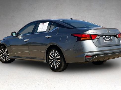 Used 2025 Nissan Altima 2.5 SV FWD image 4