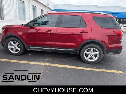 Used 2019 Ford Explorer XLT w/ Equipment Group 202A image 3