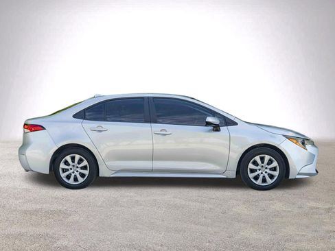 Used 2022 Toyota Corolla LE FWD image 10