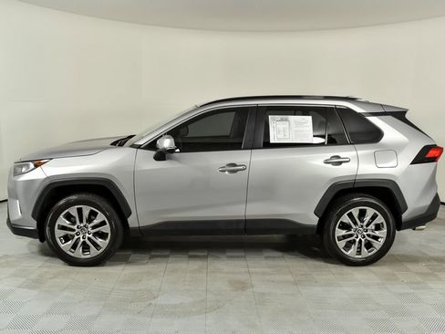 Used 2021 Toyota RAV4 XLE Premium image 3