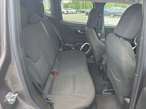 Used 2018 Jeep Renegade Latitude FWD image 13