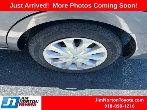 Used 2017 Nissan Versa SV FWD image 10