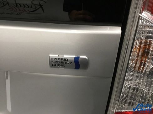 Used 2015 Toyota Prius Three image 15